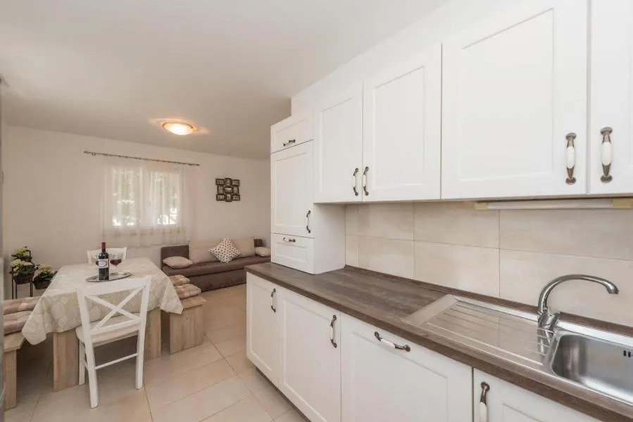 Charming Apt Miriam Surrounded By Beautiful Greenery - By Ta Leut Agency Privlaka  Appartamento Privlaka (Zadar)